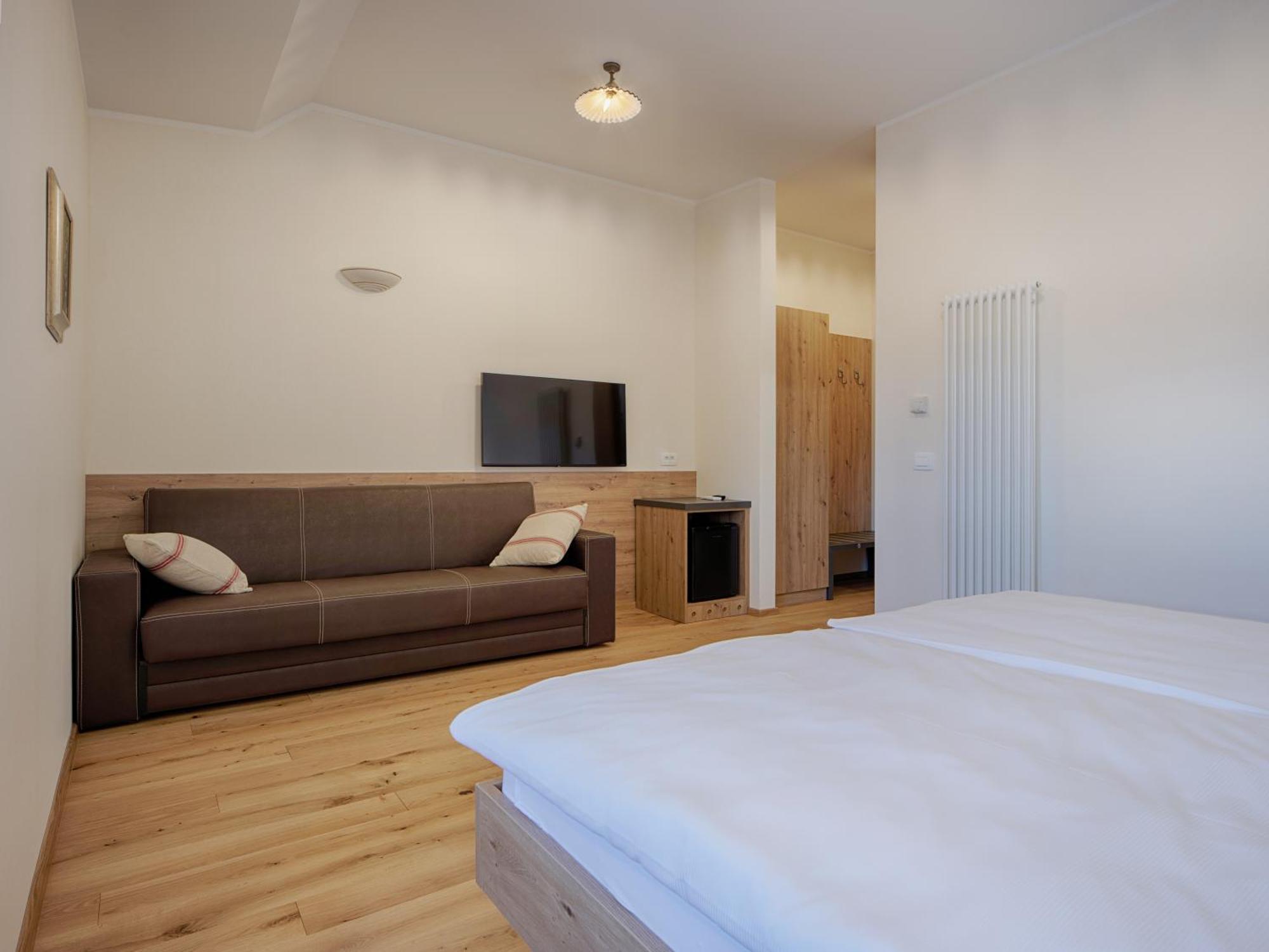 Guesthouse Tursic Vrhnika Buitenkant foto