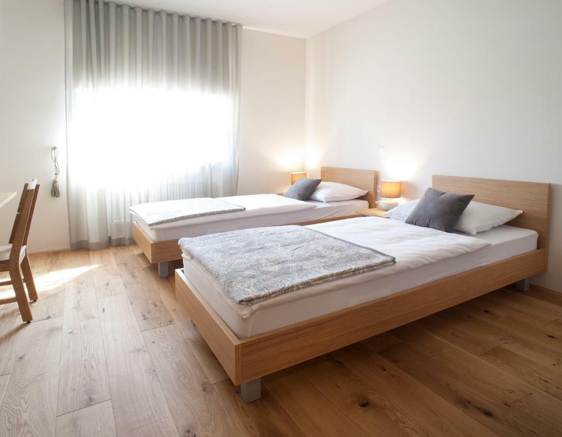 Guesthouse Tursic Vrhnika Buitenkant foto